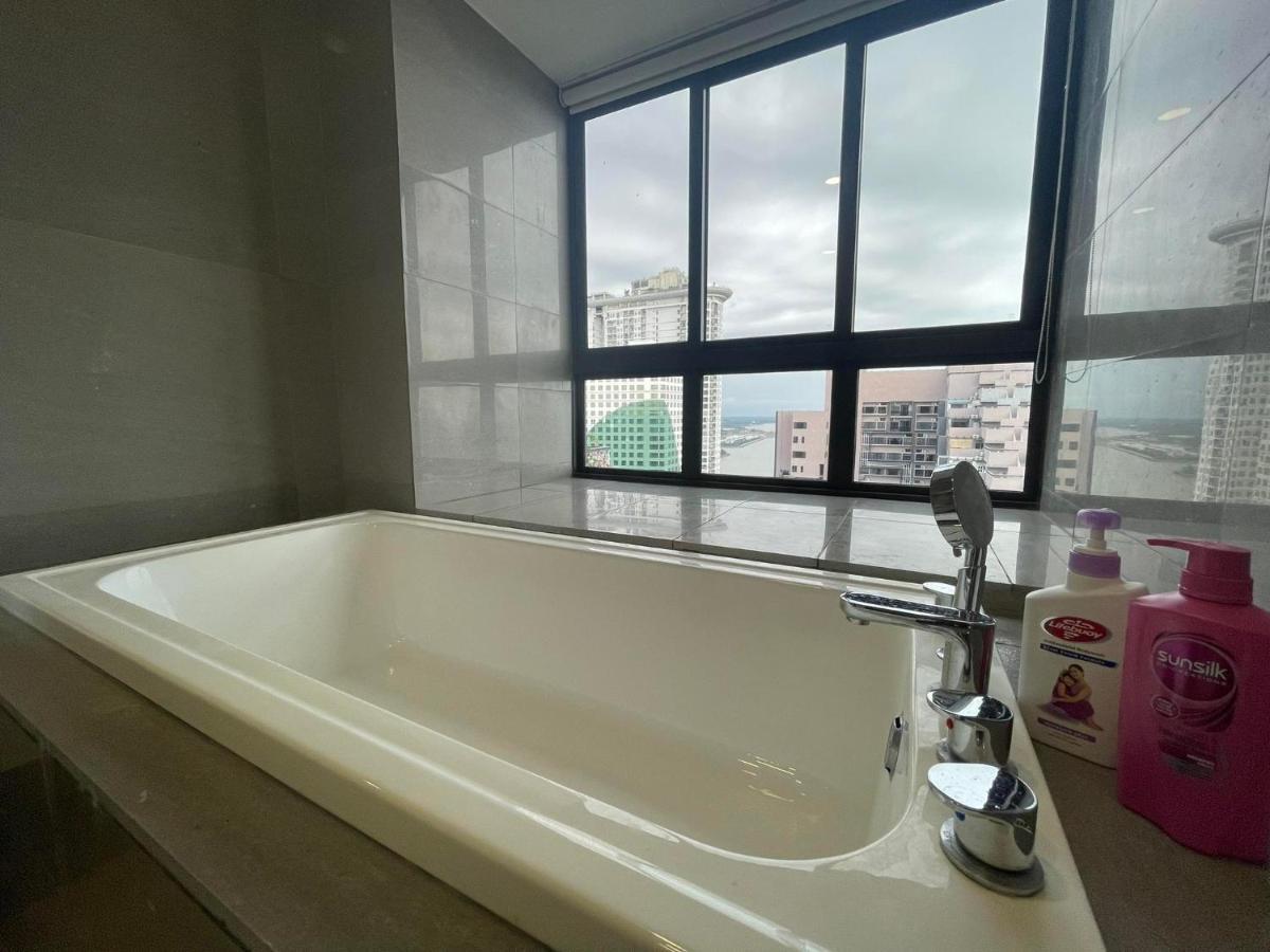 Melaka Imperio Residence With Wifi And Poolseaview ภายนอก รูปภาพ