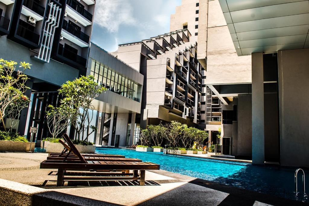 Melaka Imperio Residence With Wifi And Poolseaview ภายนอก รูปภาพ