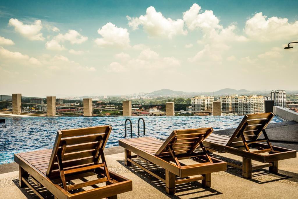Melaka Imperio Residence With Wifi And Poolseaview ภายนอก รูปภาพ